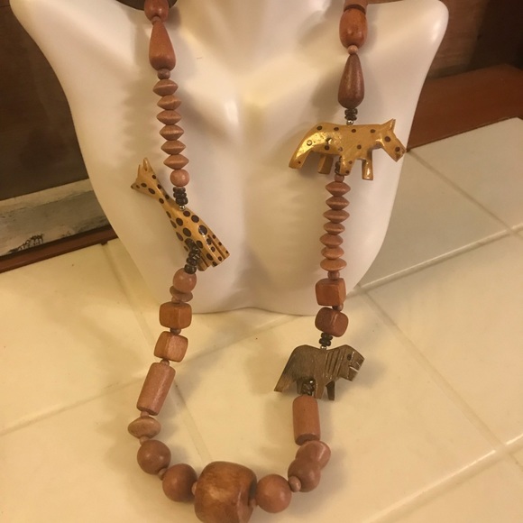 Wooden African style giraffe and tiger necklace - Picture 2 of 6